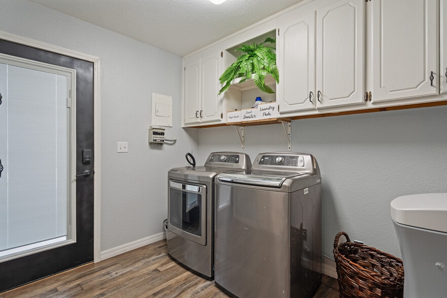 More Photos Of 3133 Chickasaw Trl, Sulphur Restaurant For Sale