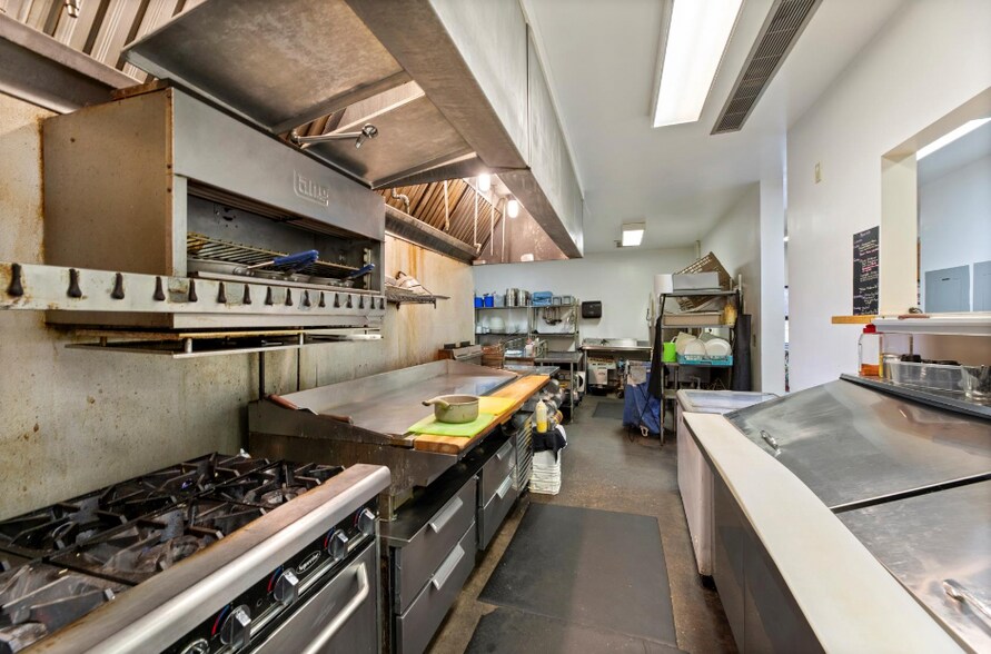 More Photos Of 1207 S 35th St, Council Bluffs Restaurant For Sale