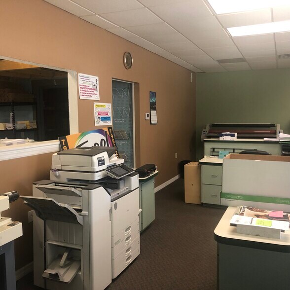 More Photos Of 687 NE 5th St, Crystal River Freestanding For Sale