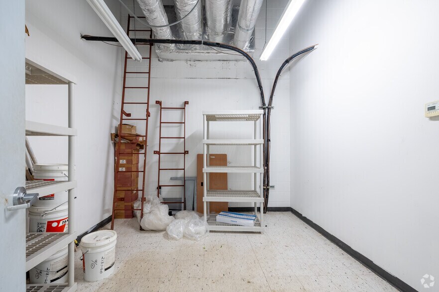 More Photos Of 2526 W Sligh Ave, Tampa Freestanding For Lease