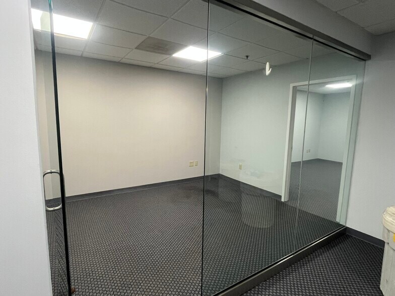 More Photos Of 800 S Main St, Mansfield Office For Lease
