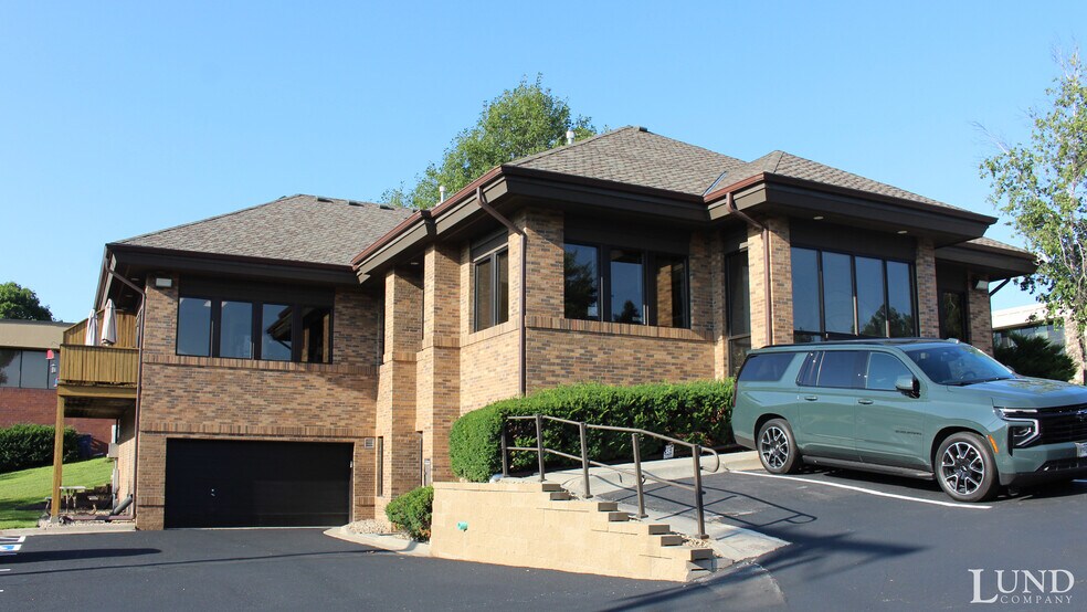 More Photos Of 2611 S 117th St, Omaha Loft Creative Space For Sale