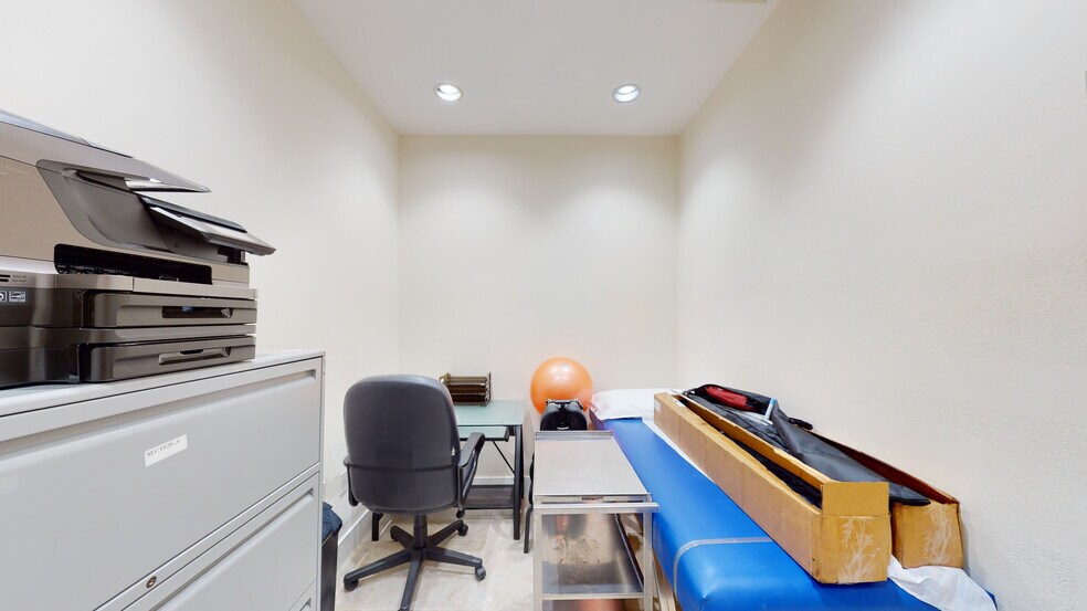 More Photos Of 235 W 49th St, Hialeah Medical For Sale