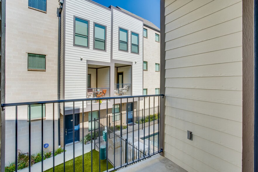 More Photos Of 4950 Cedar Springs Rd, Dallas Apartments For Sale