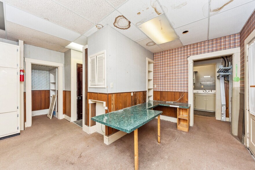 More Photos Of 301 N Main St, Georgetown Healthcare For Sale