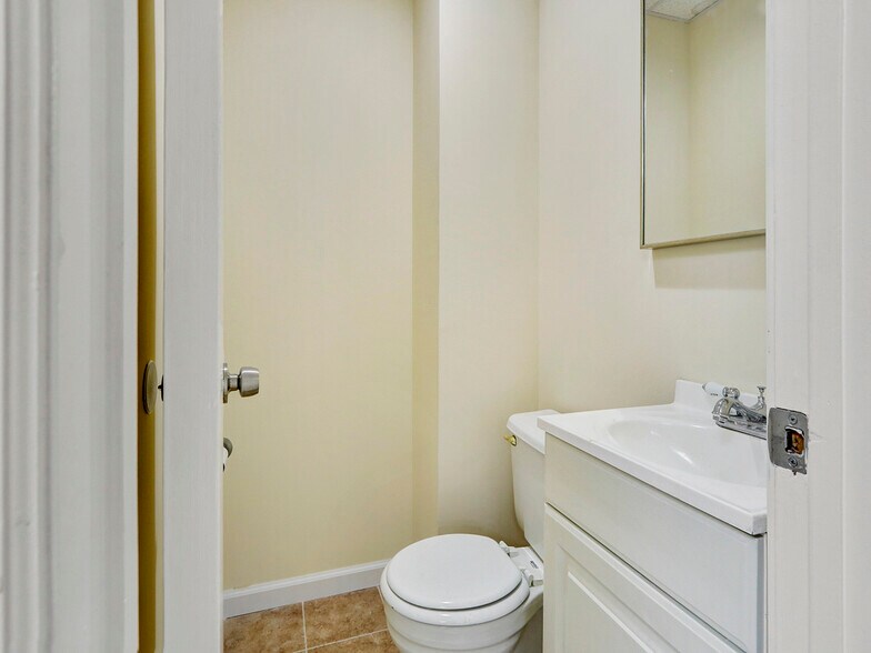 More Photos Of 1919 Deer Park Ave, Deer Park Office For Sale