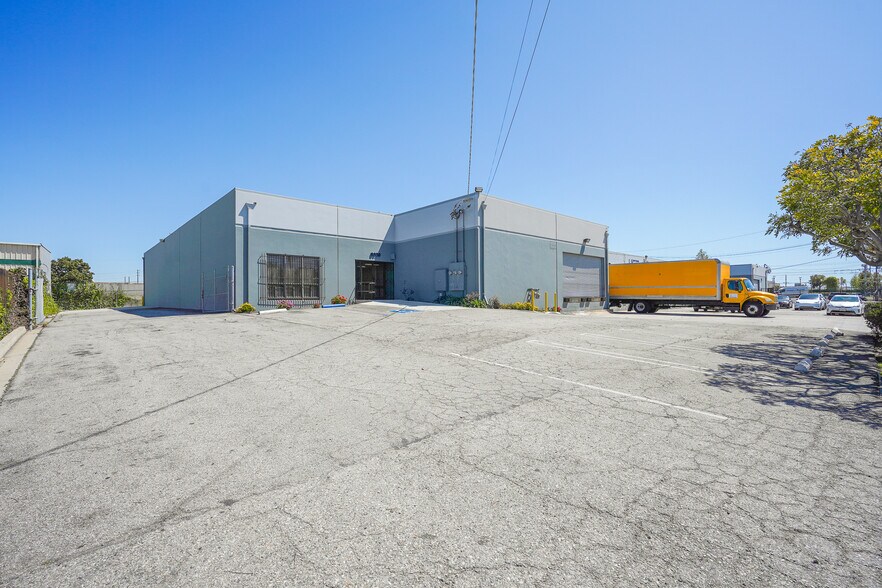 More Photos Of 8320-8400 Isis Ave, Los Angeles Warehouse For Lease