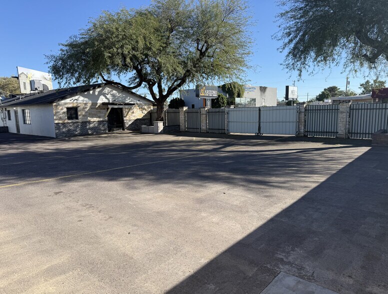 More Photos Of 2514 E Indian School Rd, Phoenix Showroom For Sale