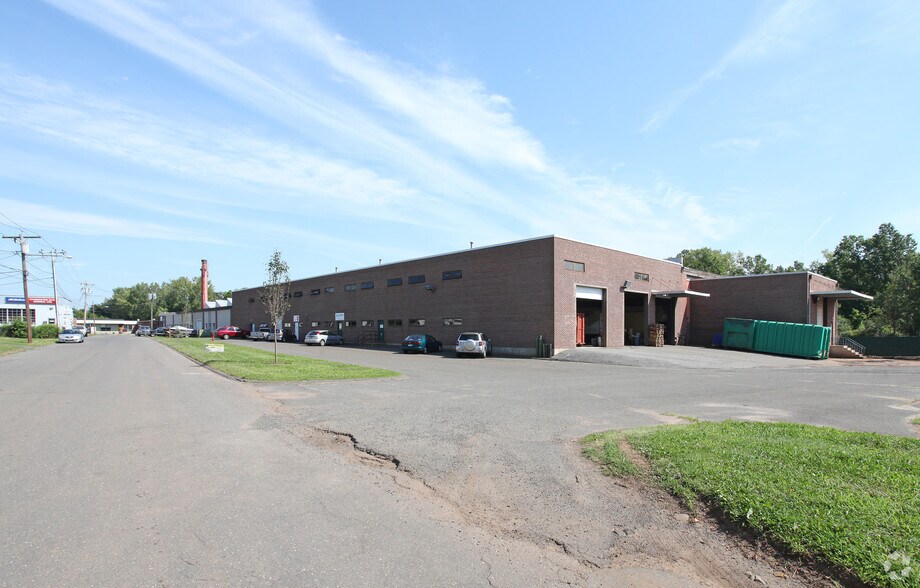 Primary Photo Of 100 Harding St, Berlin Manufacturing For Lease