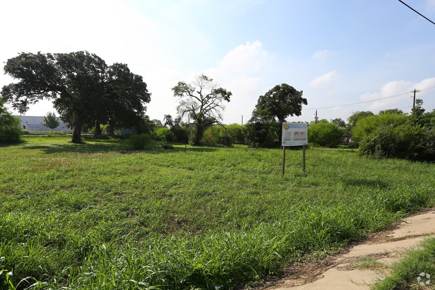 More Photos Of 4361 S Congress Ave, Austin Apartments For Sale