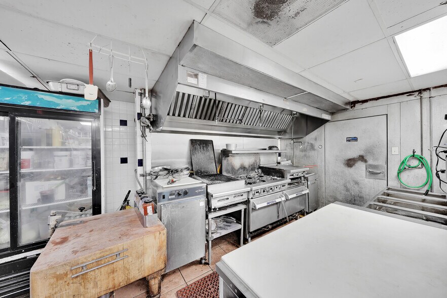 More Photos Of 3016 E Commercial Blvd, Fort Lauderdale Restaurant For Sale