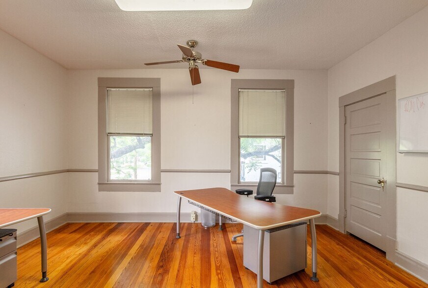 More Photos Of 1305 San Antonio St, Austin Office For Sale