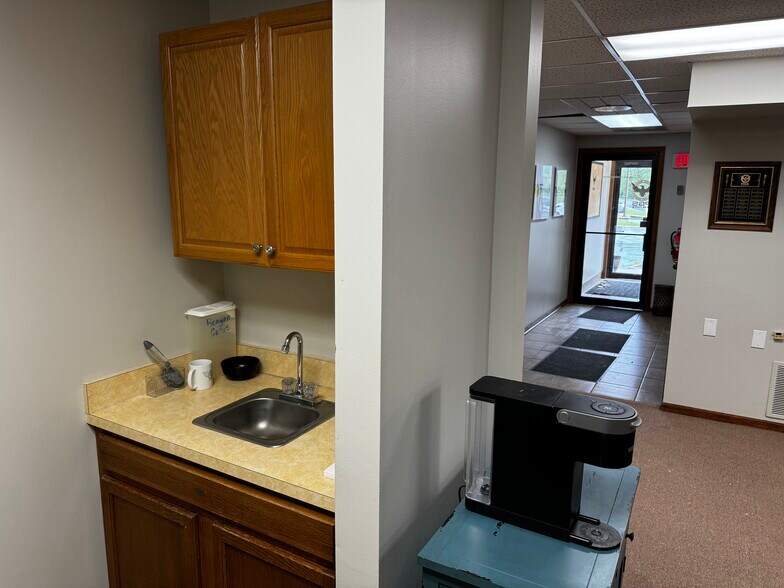 More Photos Of 4228 S Hocker Dr, Independence Office For Sale