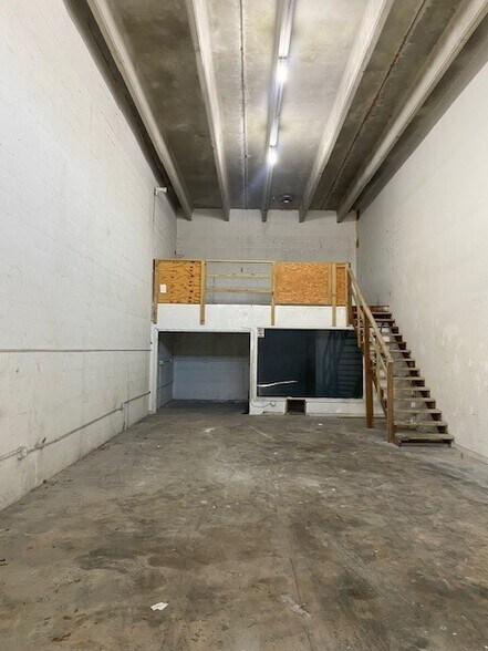 More Photos Of 1310 S Killian Dr, West Palm Beach Warehouse For Sale