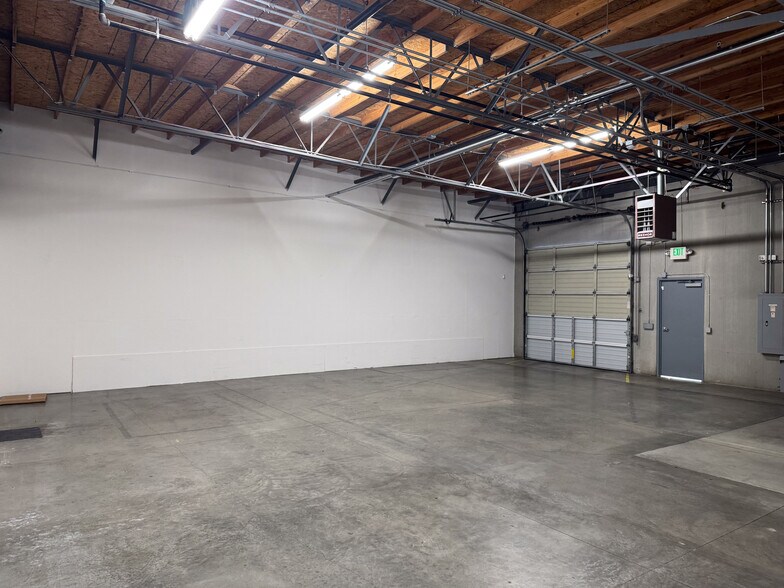 More Photos Of 8316-8330 S 259th St, Kent Unknown For Lease