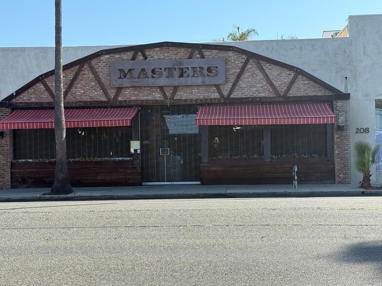 More Photos Of 208 S Coast Hwy, Oceanside Storefront For Lease