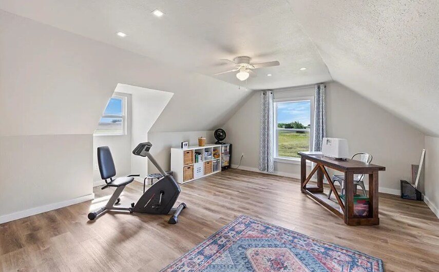 More Photos Of 296-300 Carmel Creekside Dr, Hutto Office Residential For Lease