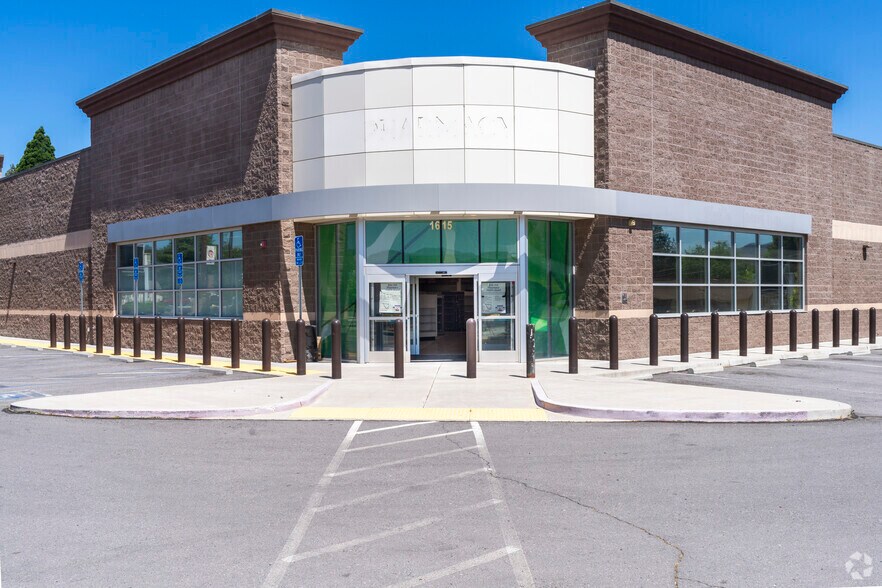 More Photos Of 1615 Main St, Susanville Drugstore For Lease