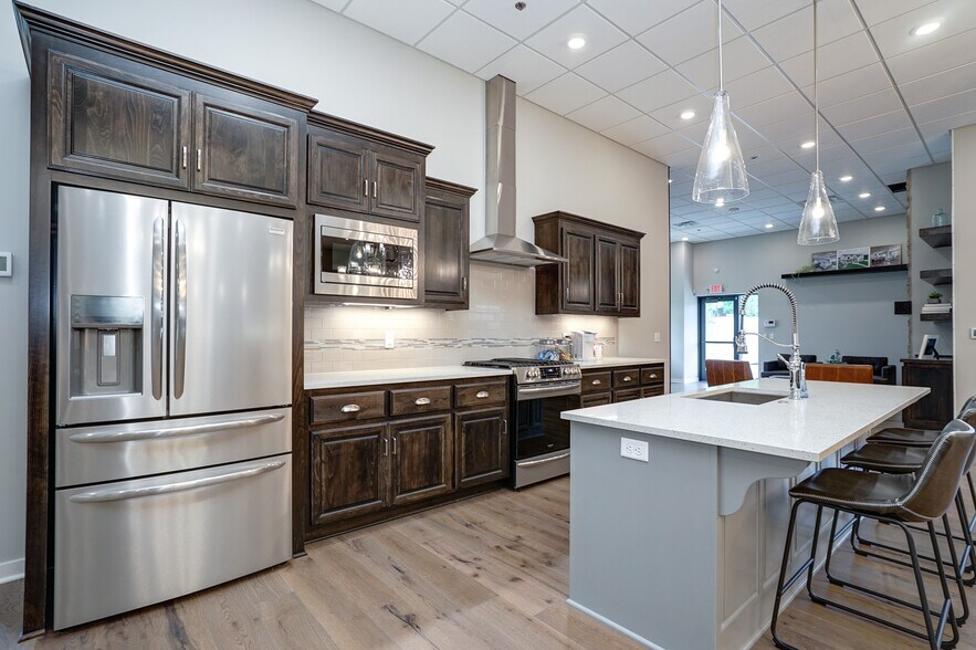More Photos Of 71 SE 29th Ter, Lee's Summit Office For Lease