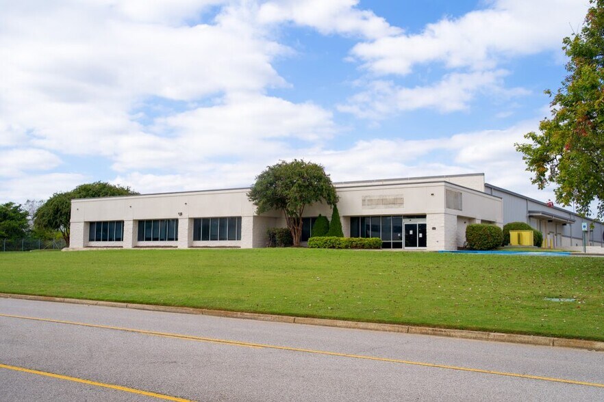 More Photos Of 490 Production Ave, Madison Warehouse For Lease