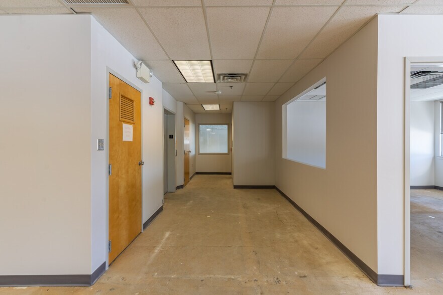 More Photos Of 1850 N Gravers Rd, Plymouth Meeting Distribution For Lease