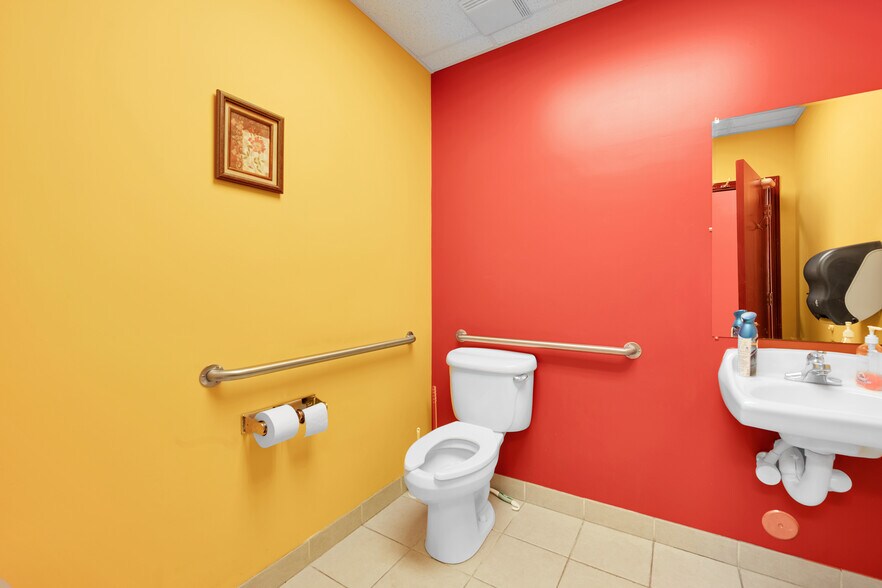 More Photos Of 42490 Garfield Rd, Clinton Township Medical For Lease