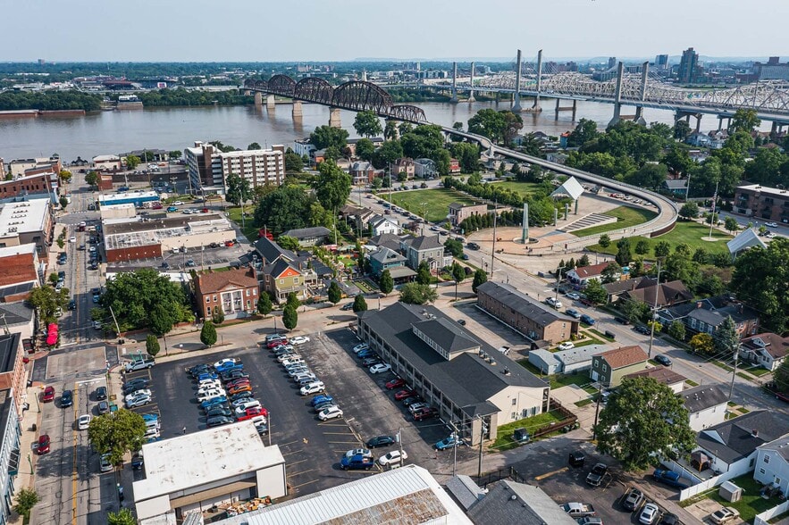 More Photos Of 124 W Chestnut St, Jeffersonville Apartments For Sale