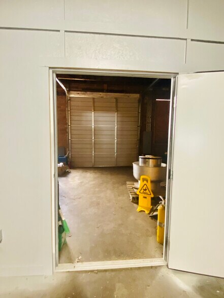 More Photos Of 114 W Ikard St, Henrietta Office For Sale