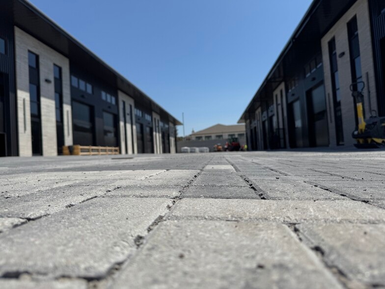 More Photos Of 2105 S 31st St, Rogers Showroom For Sale