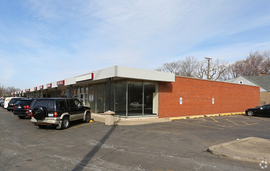 More Photos Of 4704-4722 W Touhy Ave, Lincolnwood Unknown For Lease
