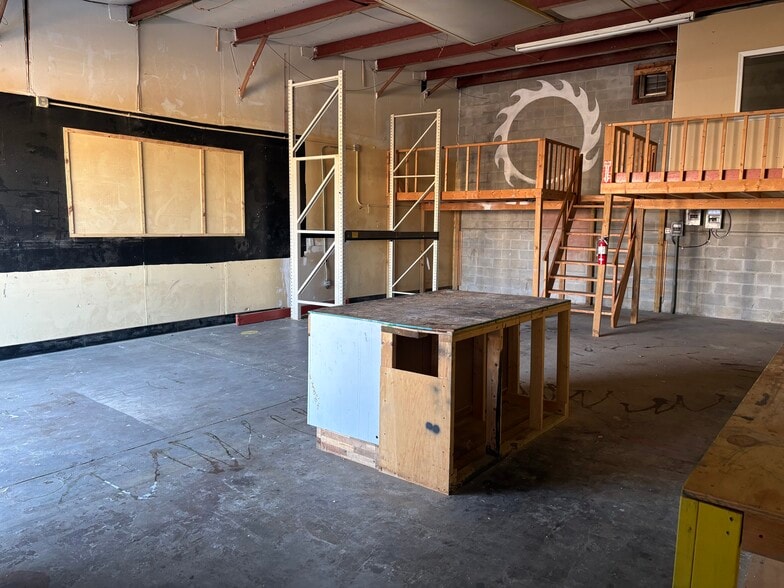 More Photos Of 9212-9240 Lazy Ln, Tampa Warehouse For Lease