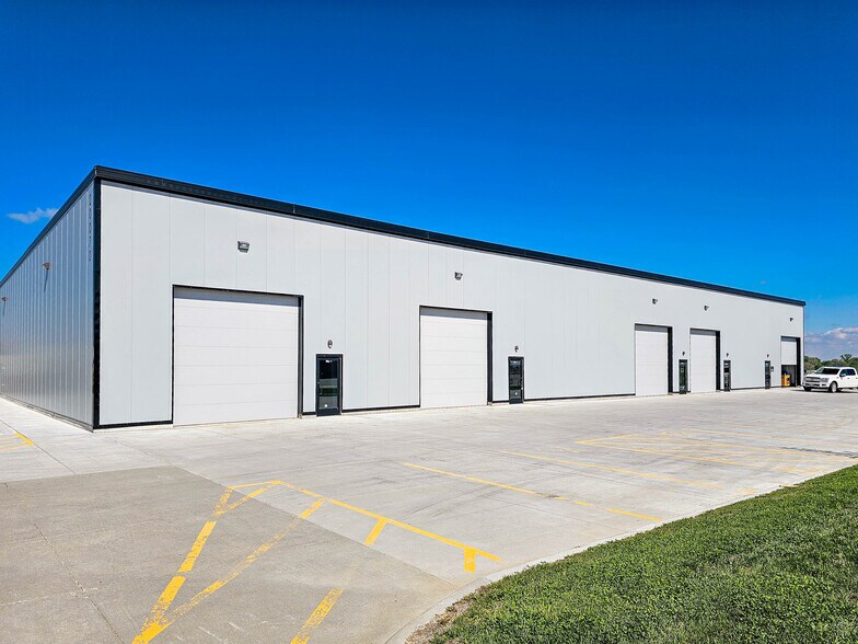More Photos Of 20070 Hampton Dr, Gretna Warehouse For Lease
