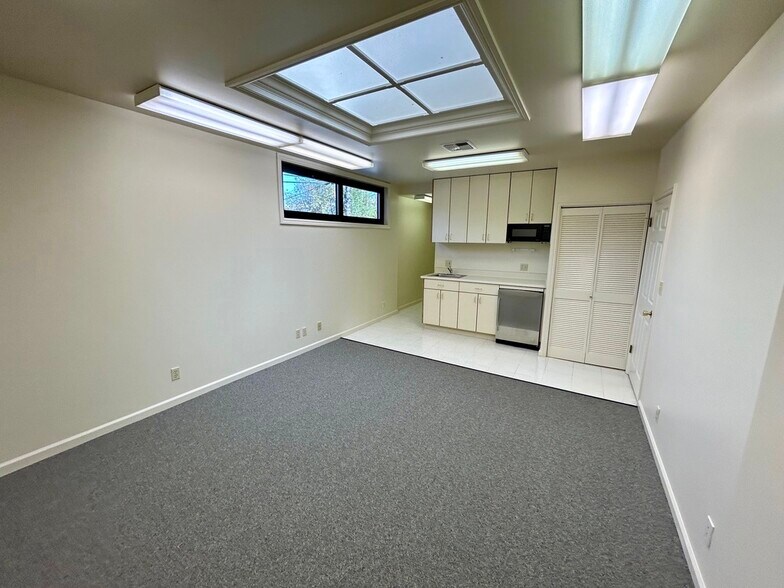 More Photos Of 1395 Marsten Rd, Burlingame Warehouse For Lease