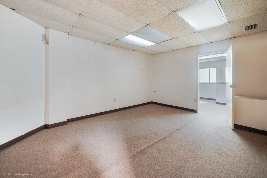 More Photos Of 1651 W 37th St, Hialeah Warehouse For Sale