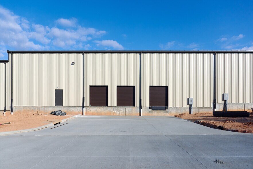 More Photos Of 717 Brigham Rd, Greensboro Flex For Lease