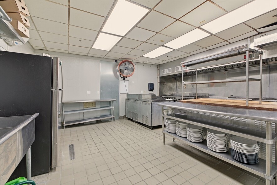 More Photos Of 140 Broadway, Newport Storefront Retail Residential For Lease