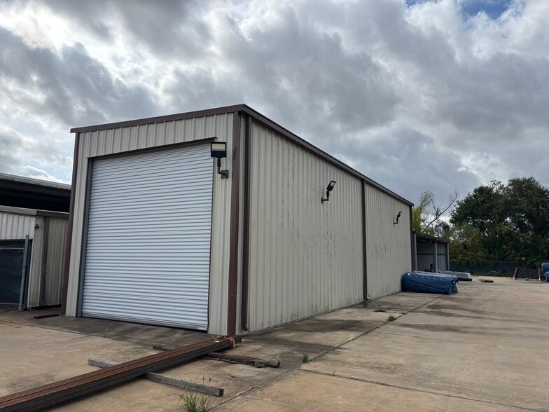 More Photos Of 4181 Magnolia St, Pearland Manufacturing For Lease
