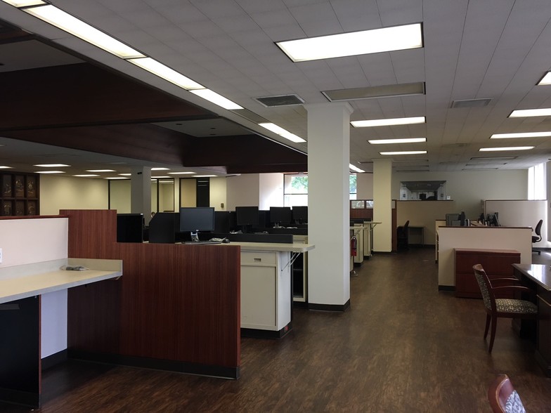 More Photos Of 235-255 W Mission Blvd, Pomona Office For Lease