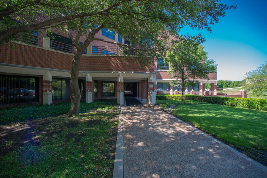 More Photos Of 14135 Midway Rd, Addison Office For Lease