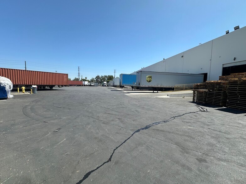 More Photos Of 11500 Los Nietos Rd, Santa Fe Springs Distribution For Lease