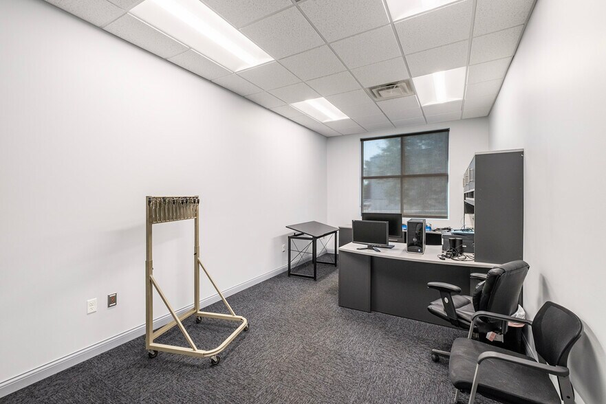 More Photos Of 4072 Flint Asphalt Dr, Burton Distribution For Sale