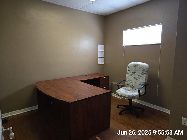 More Photos Of 2314-2326 S Parsons Ave, Seffner Office For Lease