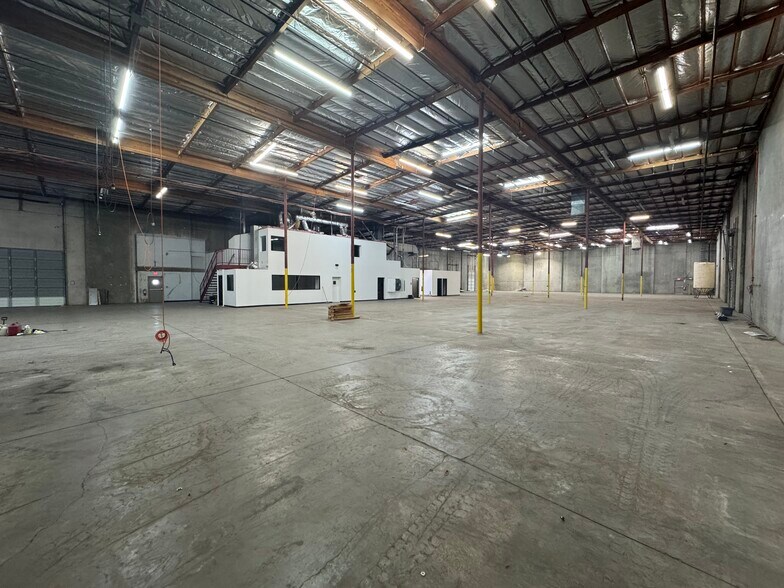 More Photos Of 731 W Fairmont Dr, Tempe Warehouse For Sale