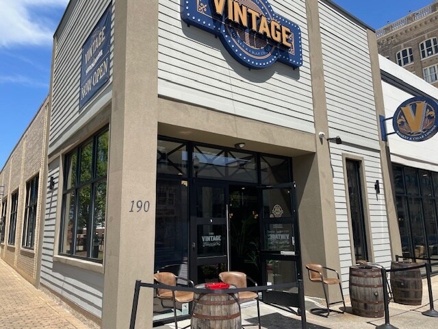 More Photos Of 190 W Main Ave, Gastonia Bar For Lease