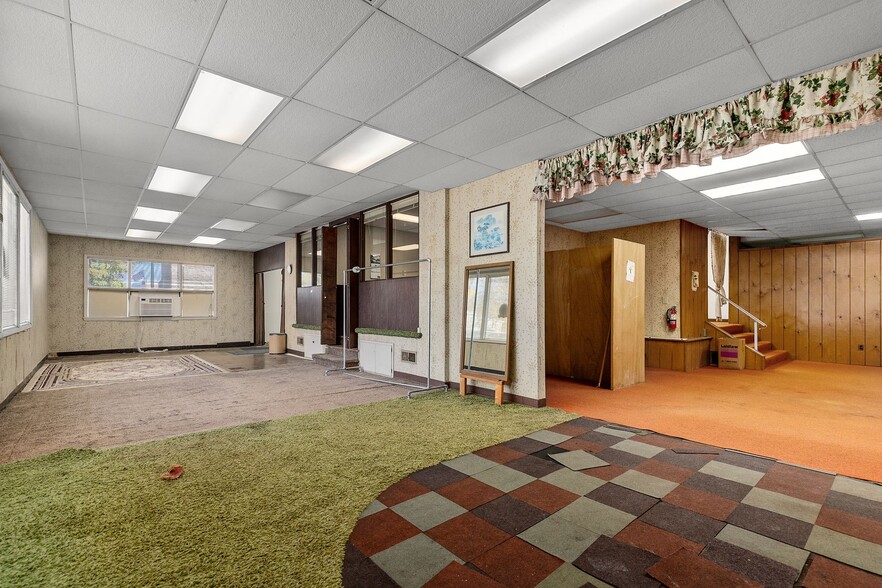 More Photos Of 754 N Main St, Oshkosh General Retail For Sale