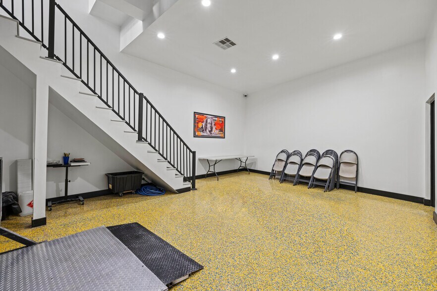 More Photos Of 7460 Varna Ave, North Hollywood Manufacturing For Sale