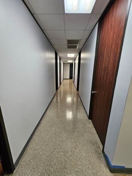 More Photos Of 14730 Yarberry St, Houston Unknown For Lease