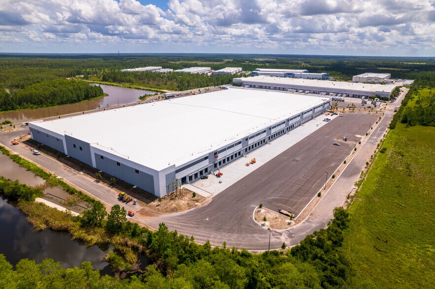 More Photos Of 8660 Transport Dr, Orlando Warehouse For Lease