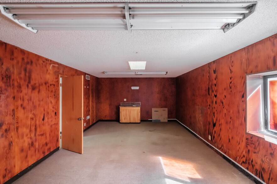 More Photos Of 1131 S Commercial Way SE, Albany Warehouse For Sale