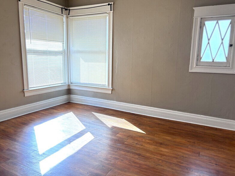 More Photos Of 146 N Logan St, Denver Specialty For Sale